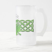 A bebida & seja Dia de São Patrício irlandês alegr Caneca