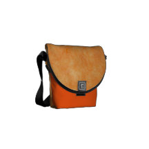 A bolsa mensageiro alaranjada do esmagamento