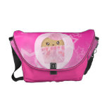 A bolsa mensageiro cor-de-rosa do cupcake