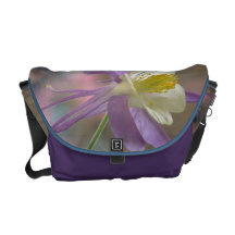 A bolsa mensageiro da flor das mulheres