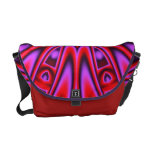 A bolsa mensageiro moderna com monograma
