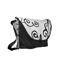 A bolsa mensageiro (preta) do marfim do cirro