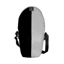 A bolsa mensageiro preto e branco