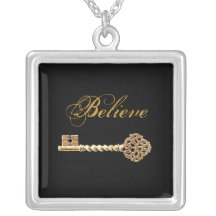 A chave afortunada inspirador do ouro do encanto a colar