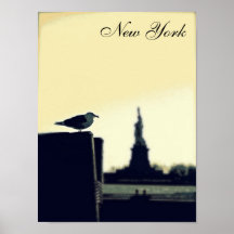 A gaivota e o poster da estátua da liberdade