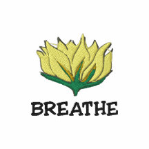 A ioga respira o t-shirt das mulheres bordadas