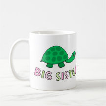 A irmã mais velha caçoa a caneca, a tartaruga engr
