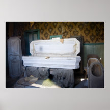 Abra a morgue da cidade do caixão poster