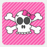 Arco bonito do crânio e do rosa dos Crossbones Adesivo Em Forma Quadrada