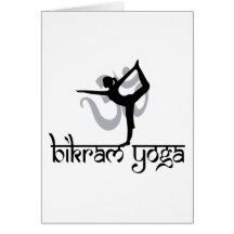 Arco ereto que puxa o presente da ioga de Bikram d Cartao