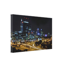 Arquitectura da cidade de Perth na noite Impressão De Canvas Envolvida
