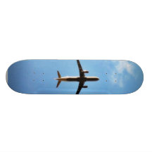 Avião no céu skate