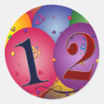 Balões do feliz aniversario - 12o aniversário adesivo redondo