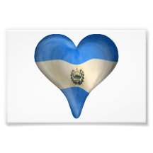 Bandeira salvadorenha em um coração foto artes