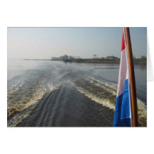 Barco a Schiermonninkoog no cartão com fotos do ma