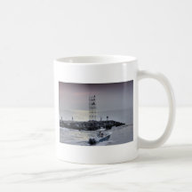 Barcos do barco que pescam a saída à torre clara H Caneca