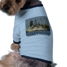 Barcos do camarão x três roupas para cães