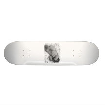 Bebê que dorme com fundo florescido BW Skates