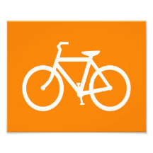 Bicicleta branca e alaranjada impressão fotográficas