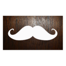 Bigode branco engraçado no fundo da madeira de car modelo cartoes de visita