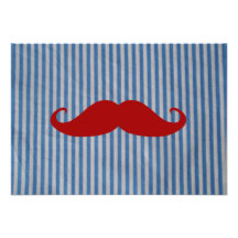 Bigode vermelho engraçado e listras brancas azuis convite personalizados