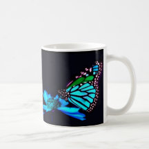 Borboleta na luz azul canecas