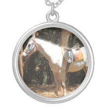 Branco do cavalo pingente