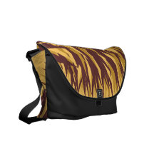 Brown e as bolsas mensageiro pretas