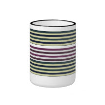 Caneca de café colorida do teste padrão listrado