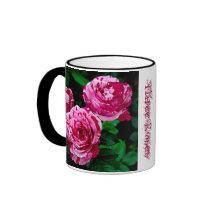 Caneca de café de três rosas