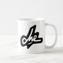 Caneca de café preta da assinatura de Che Guevara
