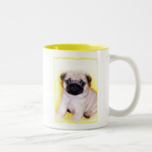 Caneca do filhote de cachorro do Pug