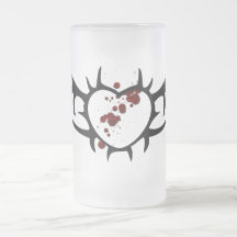 Caneca do fosco do coração de sangramento