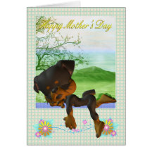 Cartão do dia das mães, com pouco cão de Rottweile