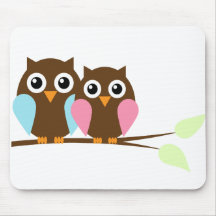 Casal da coruja em um ramo mouse pads