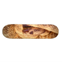 Cascavel manchado assustador skate