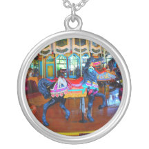 Cavalo do carnaval no preto colar