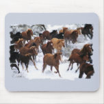 Cavalos selvagens conduzidos mousepad