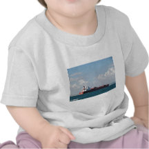 Céu da tosquiadeira do navio de carga t-shirts