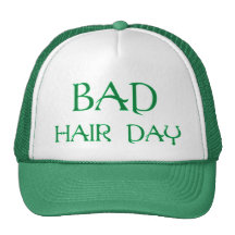 Chapéu mau verde do dia do cabelo bones