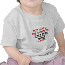 Chefe surpreendente na ação t-shirts