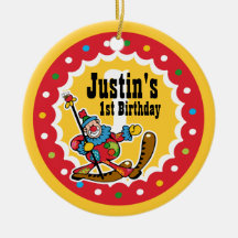 Clown ao redor o ornamento do primeiro aniversario