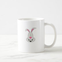 Coelho parvo em t-shirt e em presentes caneca