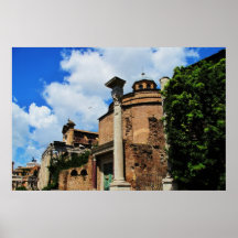 Colunas do ruínas velhas, panorama romano do fórum pôsteres