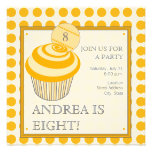 Convite de aniversário alaranjado do cupcake das b