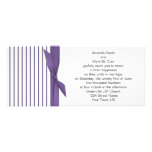 Convite roxo e branco do casamento da listra