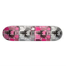 Cor-de-rosa real e cinzas skates