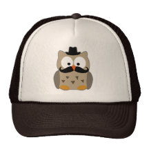 Coruja com bigode e chapéu boné