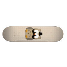 Coruja com bigode e chapéu skate