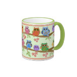 Corujas bonitos na caneca de Brenches